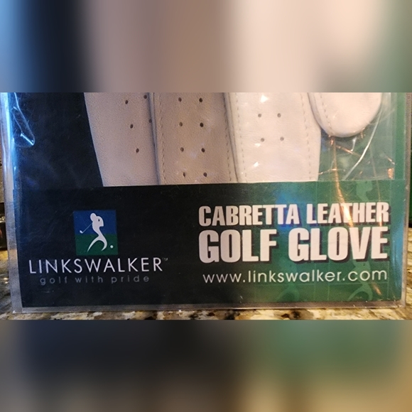LINKSWALKER CABRETTA LEATHER GOLF GLOVE WITH BREAST CANCER RIBBON DETAIL - Picture 2 of 4